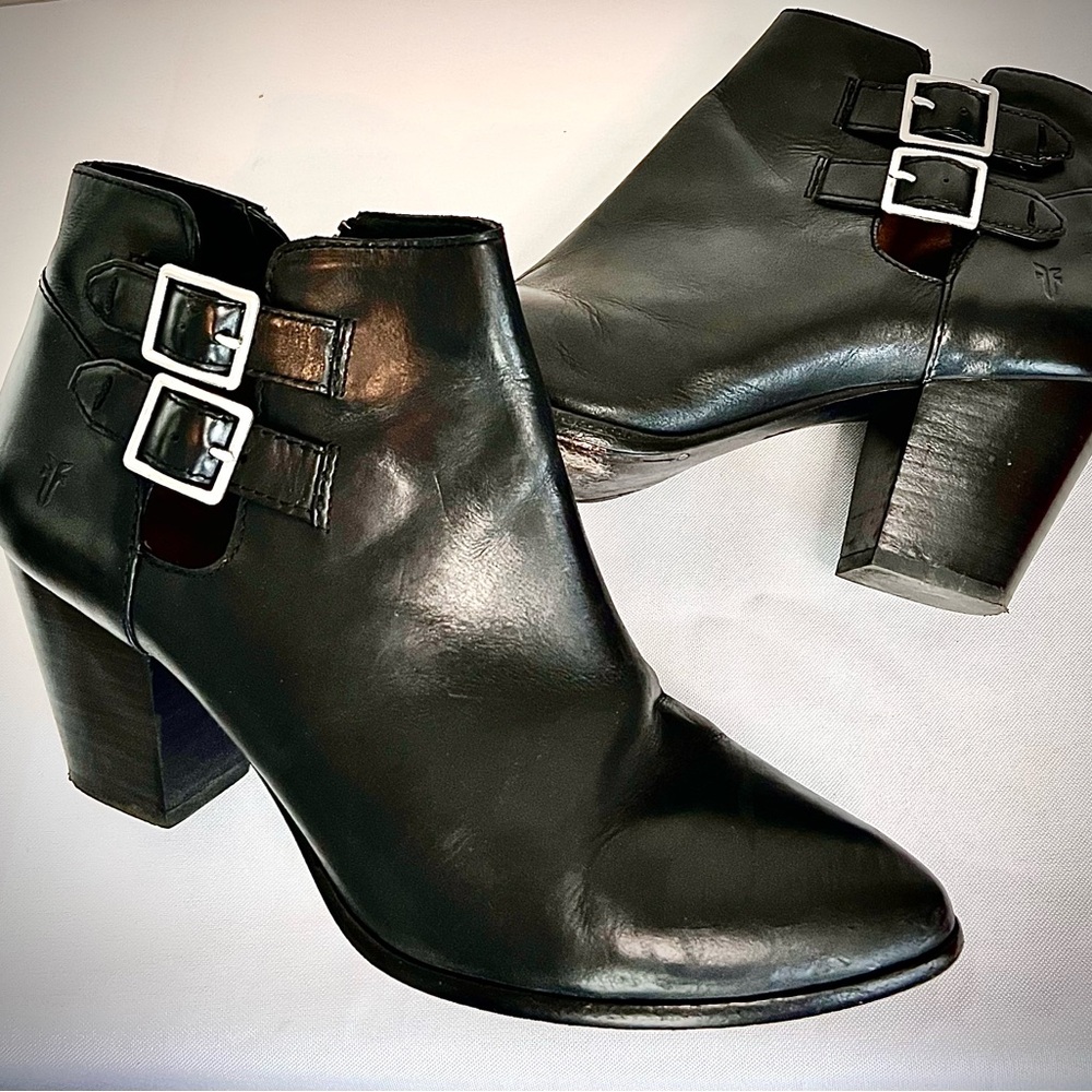Frye Women’s Jennifer Black Leather Bootie with Buckle Sz 10